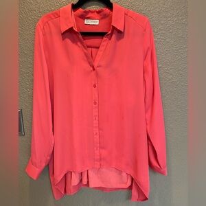 Dana Buckman, Coral blouse, long sleeves. Long back shorter front. W/tank top